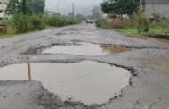 चिंचवली,शेडवली रस्त्यात खड्डेच खड्डे नगरपरिषदेचे दुर्लक्ष.