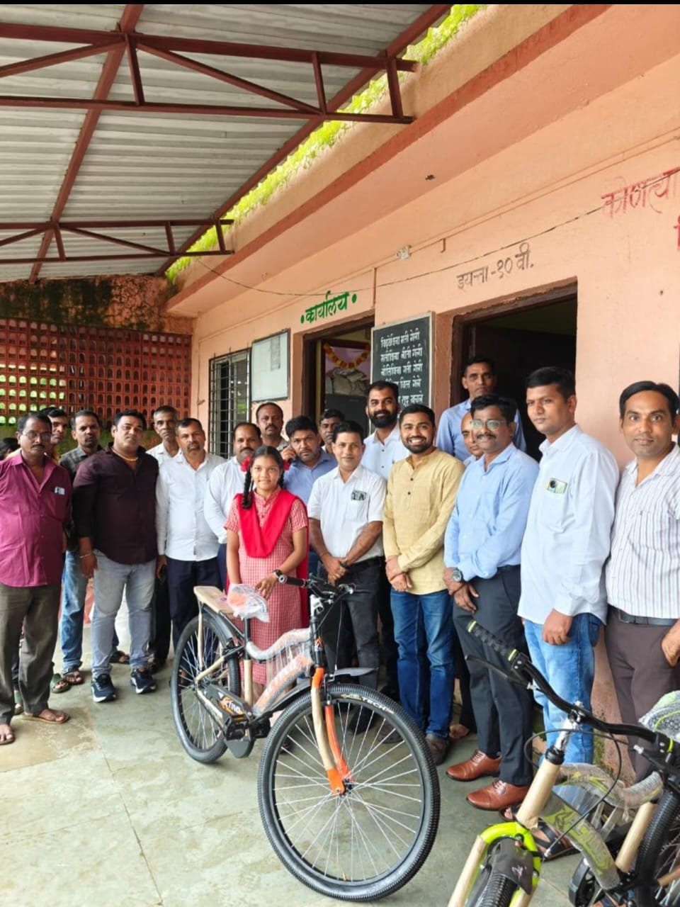 मानव विकास अंतर्गत को. ए. सो. डॉ. प्र. रा. गावंड विद्यालय परळी येथे विद्यार्थीनीना सायकल वाटप कार्यक्रम संपन्न.