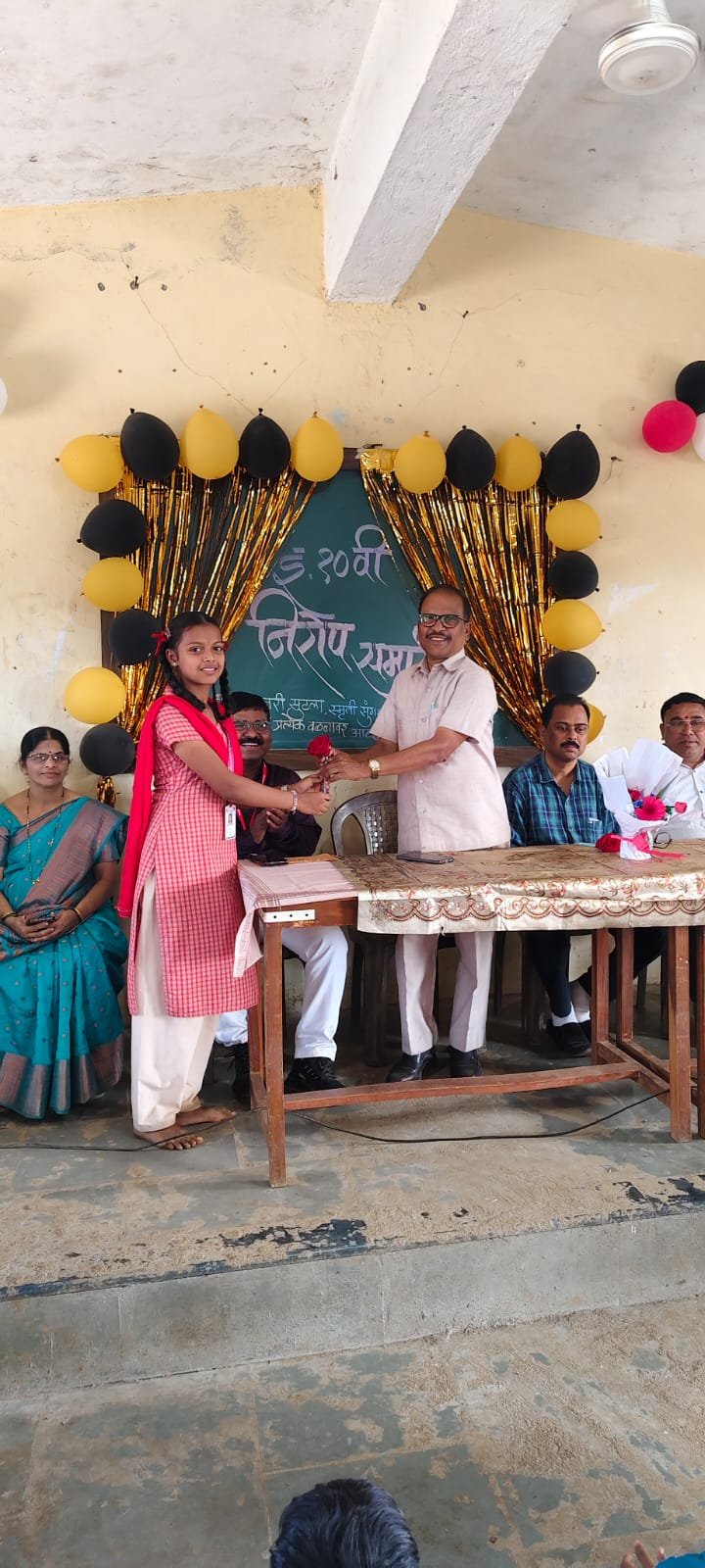 दहावीच्या विद्यार्थ्यांचा सदिच्छा समारंभ मोठ्या उत्साहात साजरा.